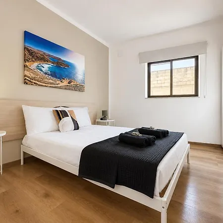 Bright & Spacious 3br In Ta Xbiex, Full Ac & Wifi