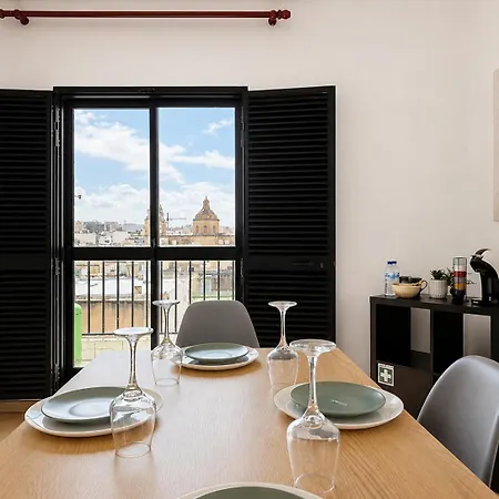 Bright & Spacious 3br In Ta Xbiex, Full Ac & Wifi * Ta Xbiex